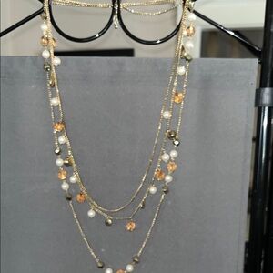 Elegant Gold and Pearl Necklace